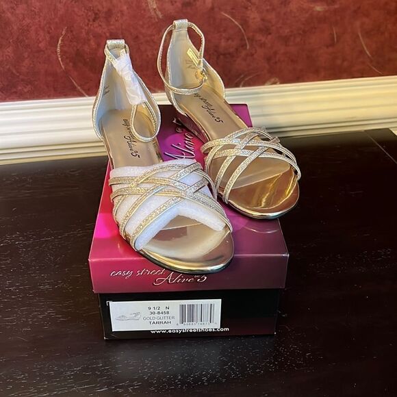 Easy Street Tarrah Wedge Sandals Gold/Glitter Size 8.5 Narrow - Picture 1 of 5